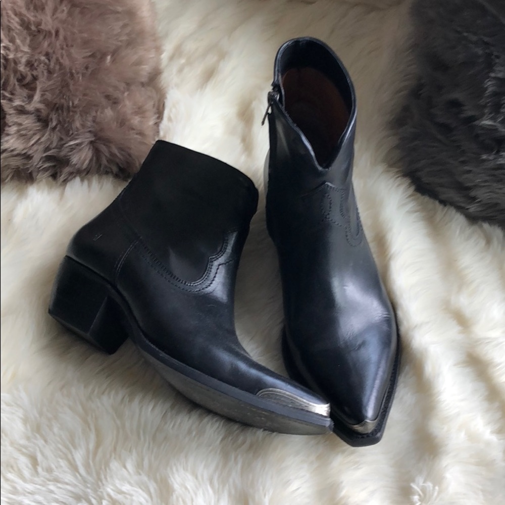 Frye Shane Tip Short 7.5